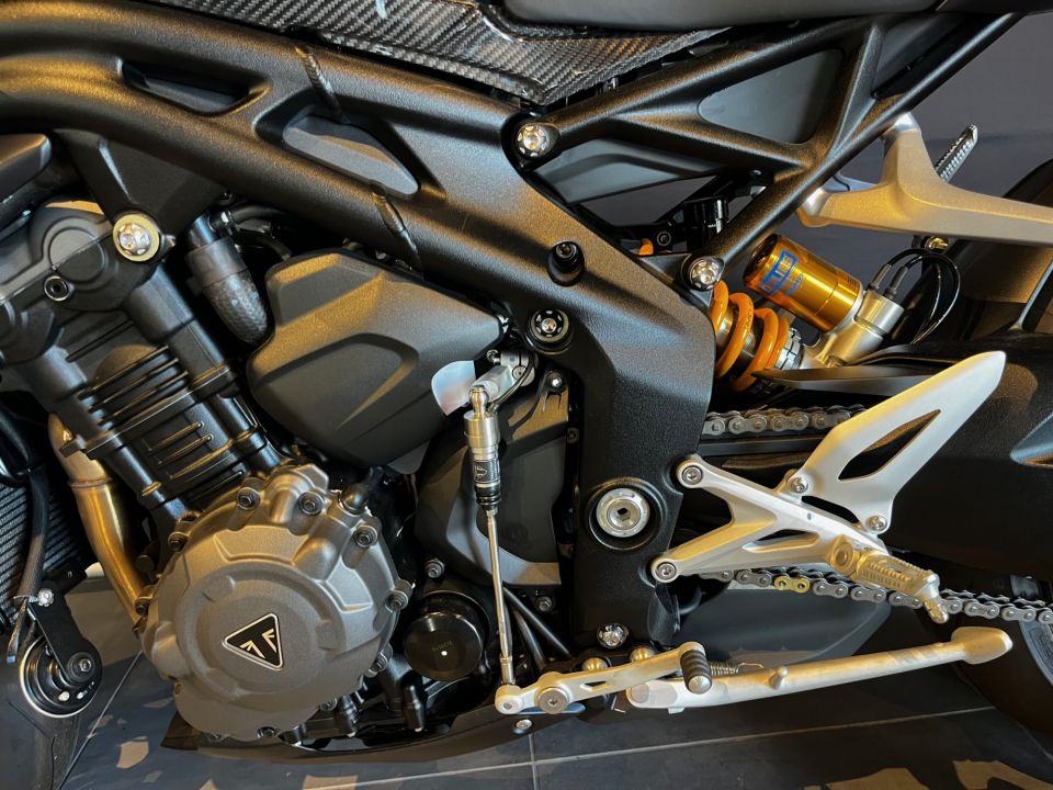 TRIUMPH SPEED TRIPLE 1200 RR 4
