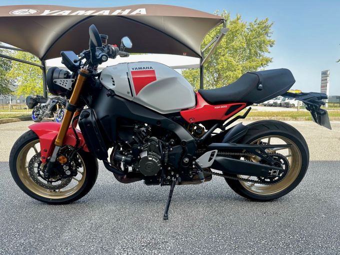 YAMAHA XSR 900 4