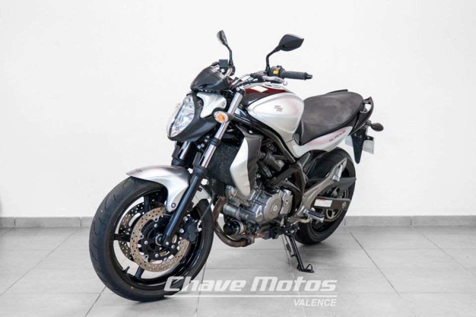SUZUKI GLADIUS 650 4