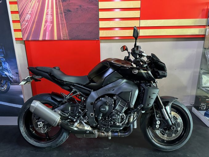 YAMAHA MT-10 4