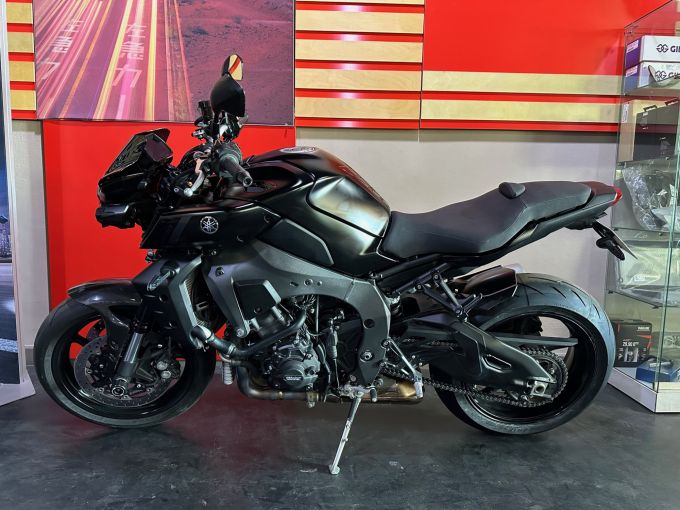 YAMAHA MT-10 4