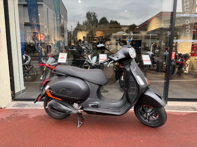 VESPA GTS SUPER SPORT 4