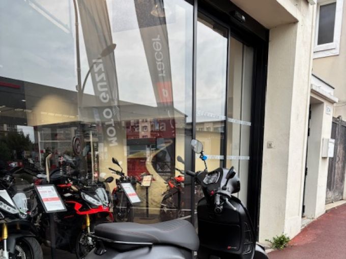 VESPA GTS SUPER SPORT 4
