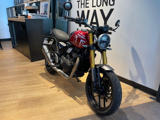 TRIUMPH SPEED 400 4