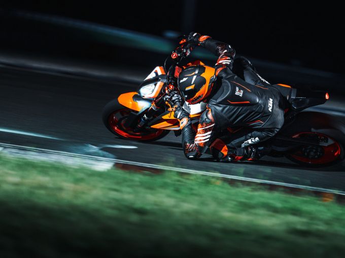 KTM 1290 SUPER DUKE R EVO 4