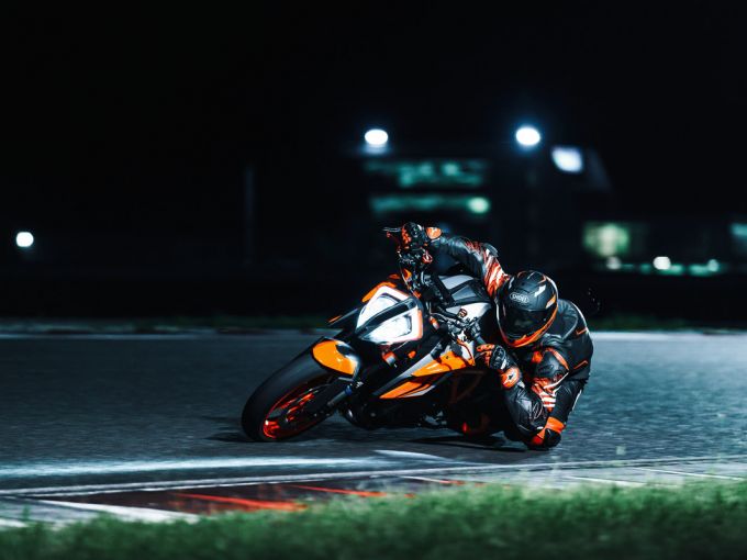 KTM 1290 SUPER DUKE R EVO 4
