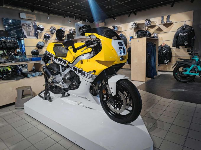 YAMAHA XSR 900 GP 4