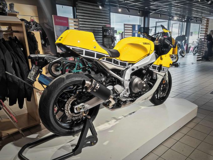 YAMAHA XSR 900 GP 4
