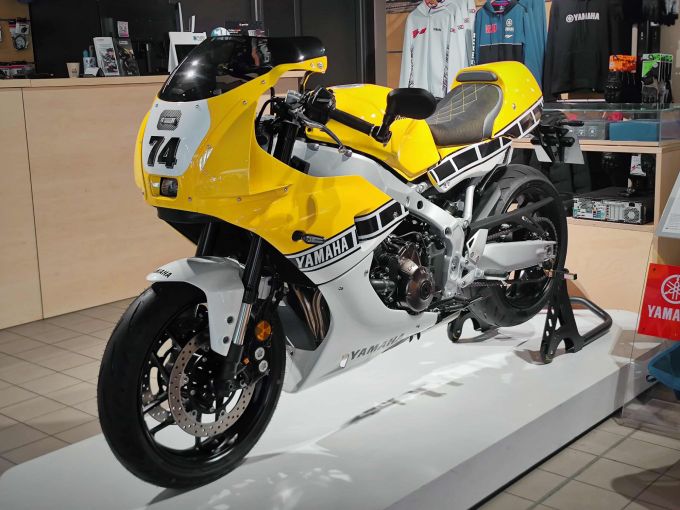 YAMAHA XSR 900 GP 4