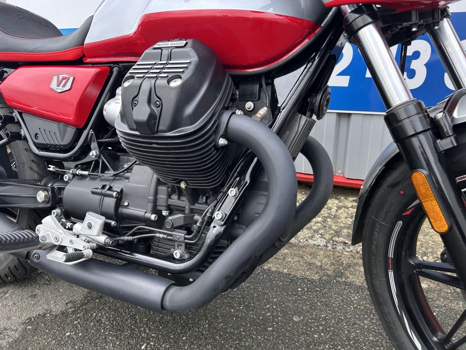 MOTO GUZZI V7 4