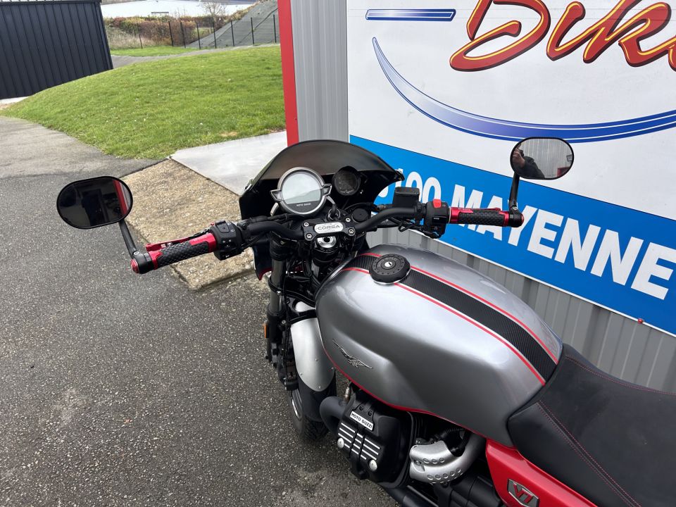 MOTO GUZZI V7 4