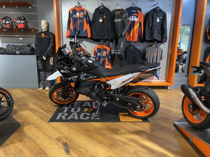 KTM 890 SMT 4