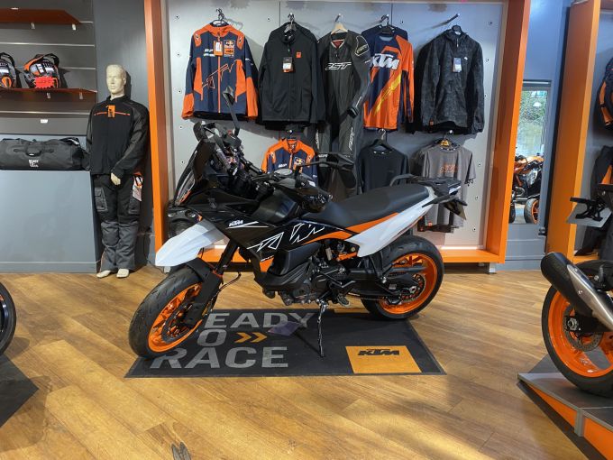 KTM 890 SMT 4