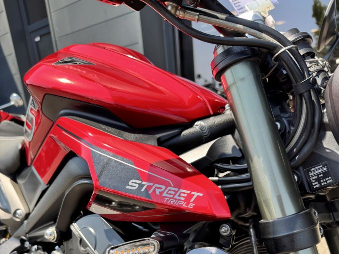 TRIUMPH STREET TRIPLE 765 RS 4