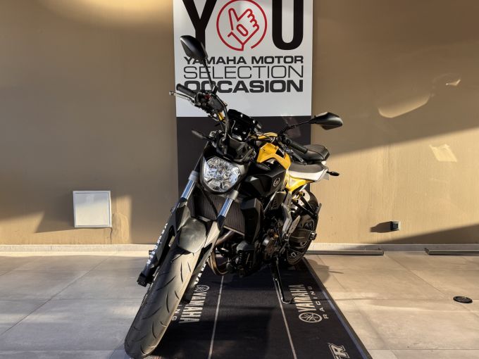 YAMAHA MT-07 4