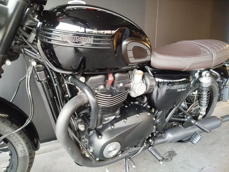 TRIUMPH Bonneville T120 Black 4