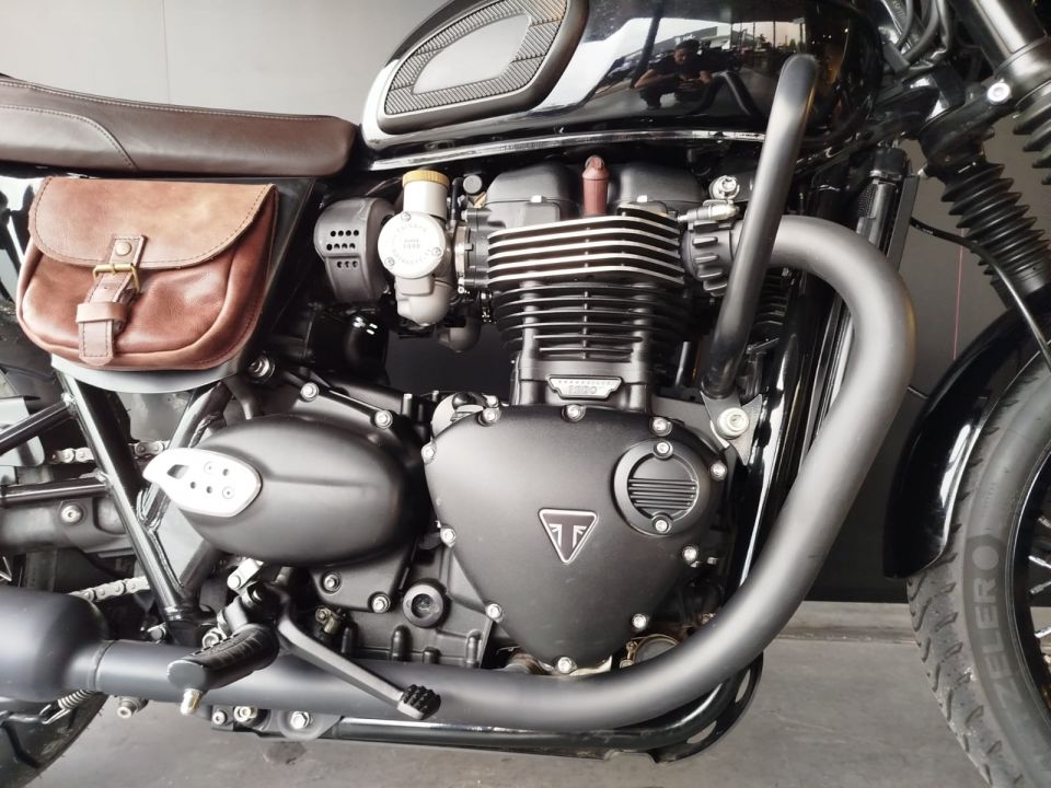 TRIUMPH Bonneville T120 Black 4