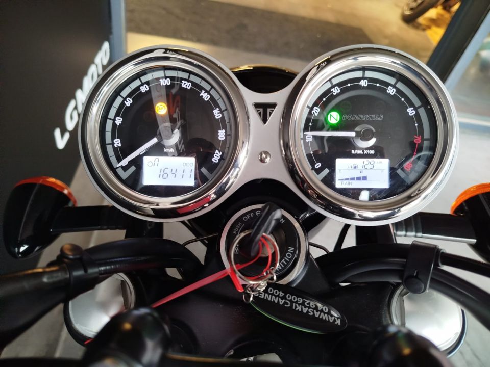 TRIUMPH Bonneville T120 Black 4