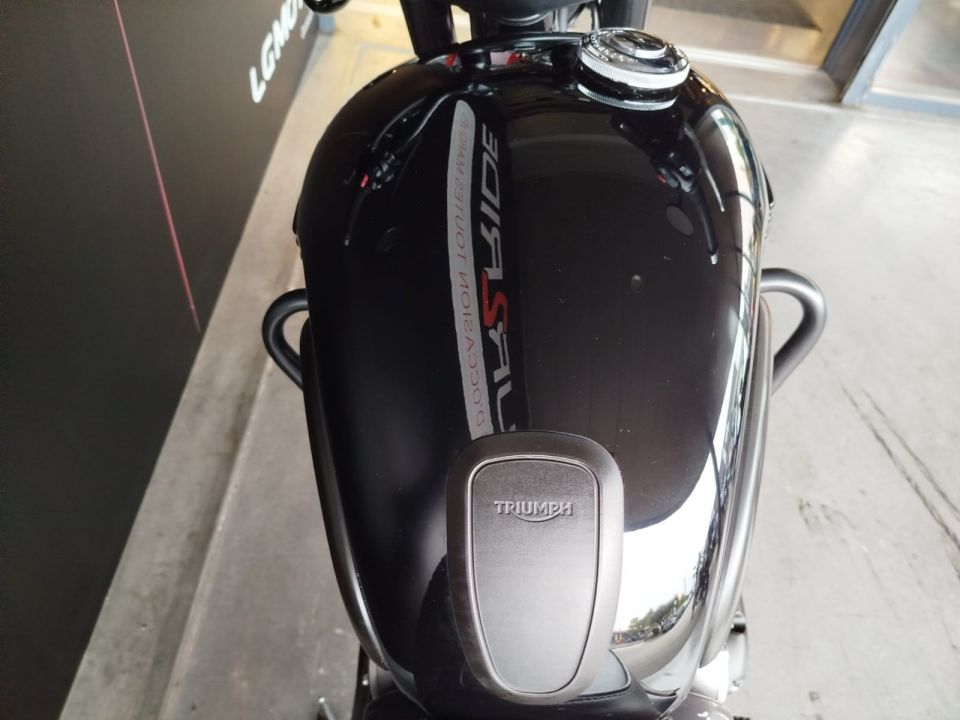 TRIUMPH Bonneville T120 Black 4