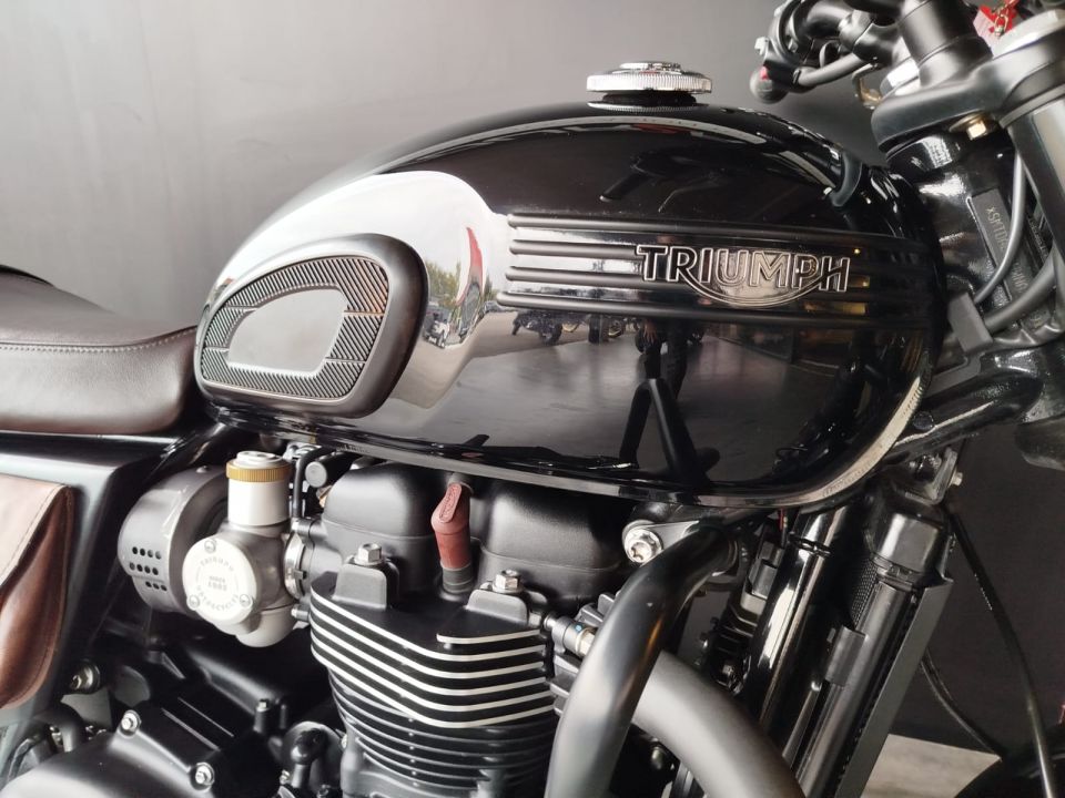 TRIUMPH Bonneville T120 Black 4