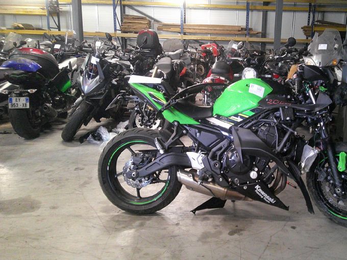 KAWASAKI NINJA 650 4