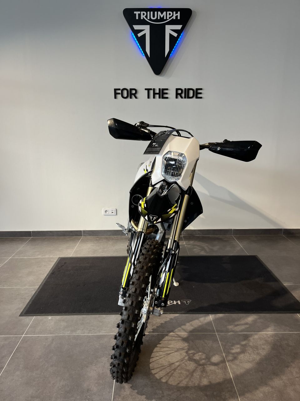 TRIUMPH TRIUMPH TF E 250 ENDURO 4