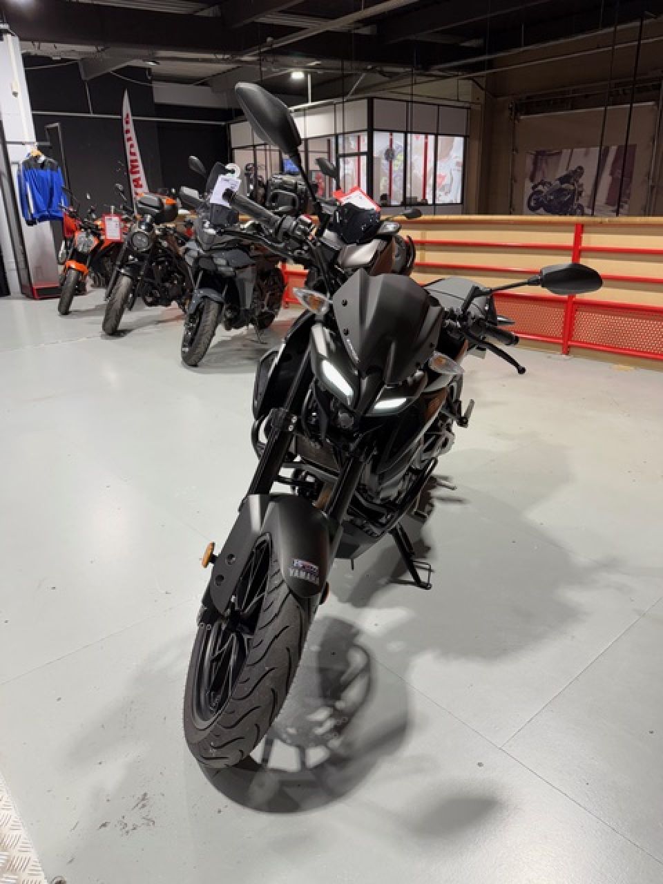 YAMAHA MT-125 ABS 4