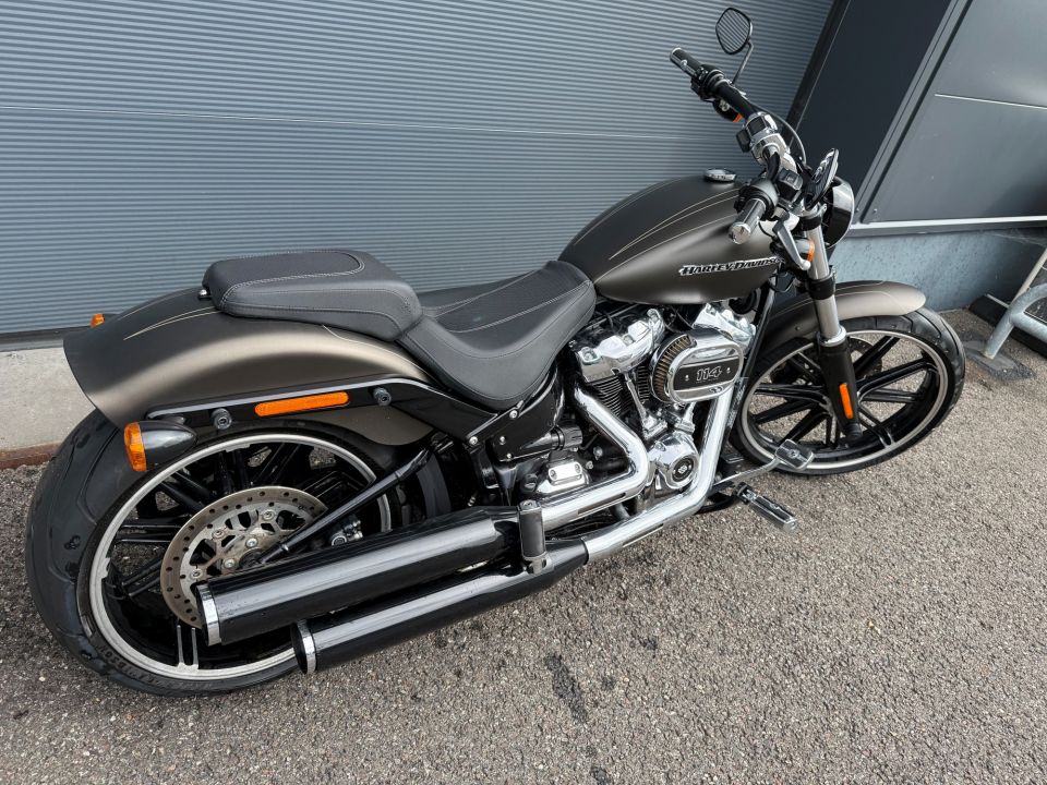 HARLEY-DAVIDSON SOFTAIL BREAKOUT 1868 4