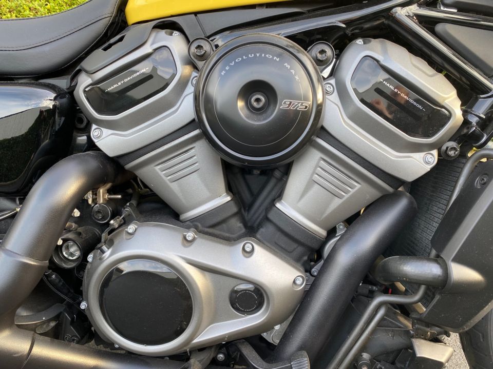 HARLEY-DAVIDSON SPORTSTER NIGHTSTER 975 SPECIAL 4