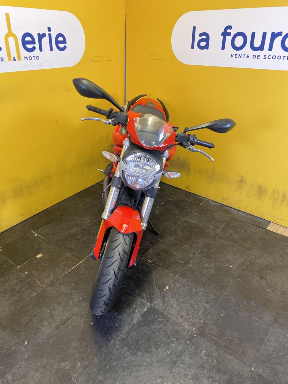 DUCATI MONSTER 796 4