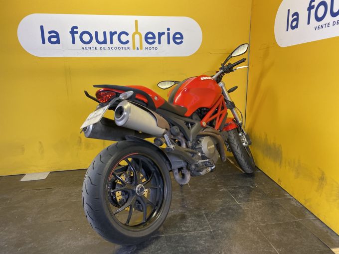 DUCATI MONSTER 796 4
