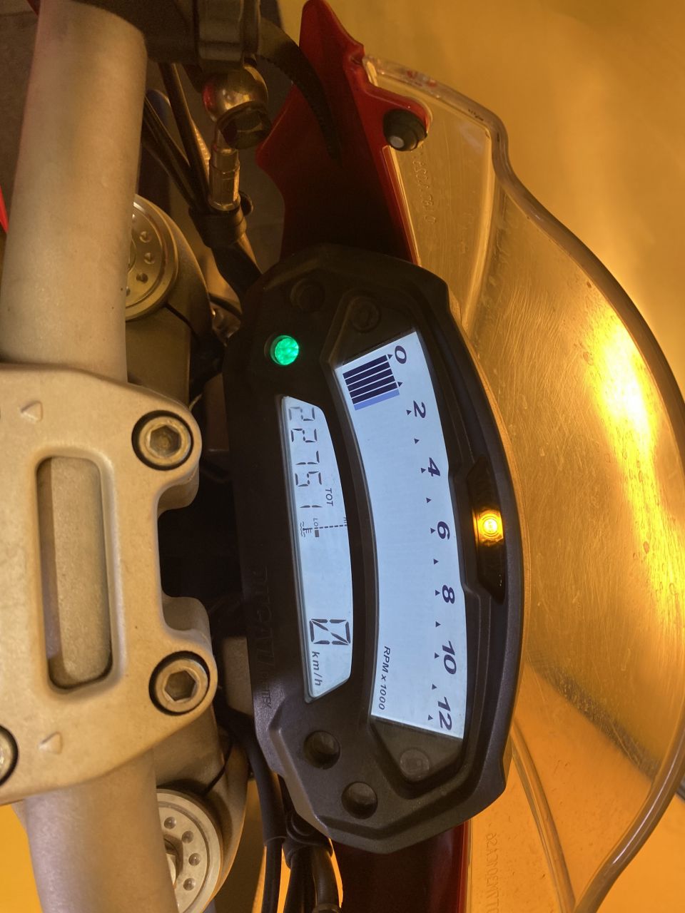 DUCATI MONSTER 796 4