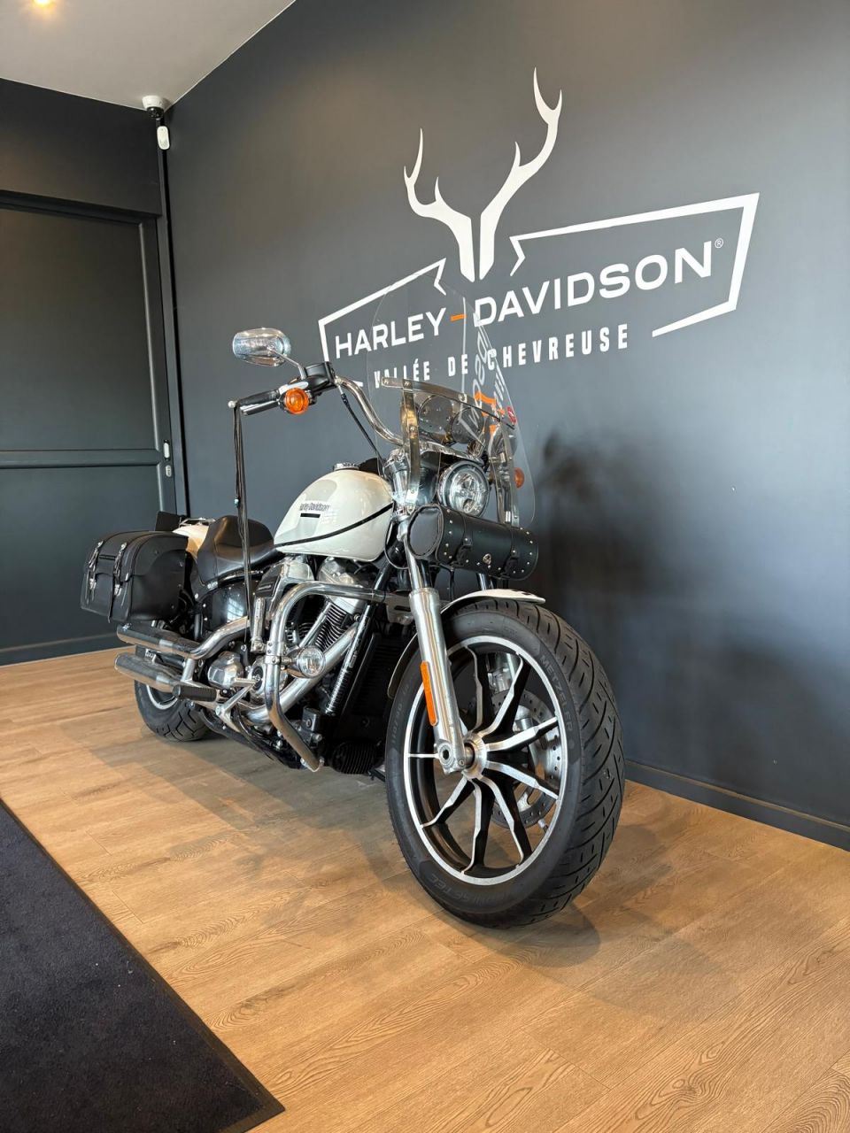 HARLEY-DAVIDSON SOFTAIL LOW RIDER 1745 4
