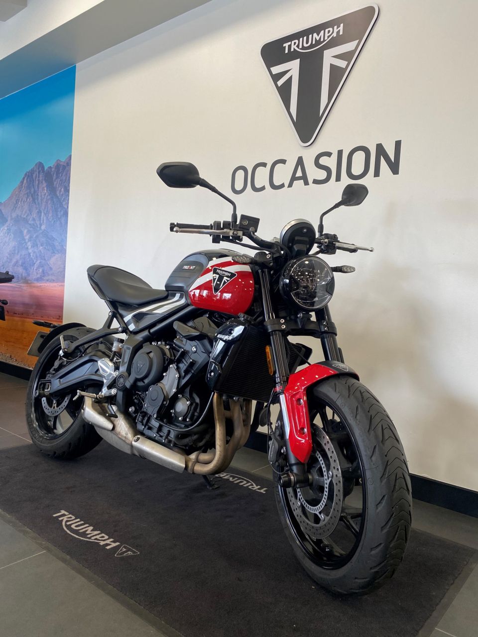 TRIUMPH TRIDENT 660 4