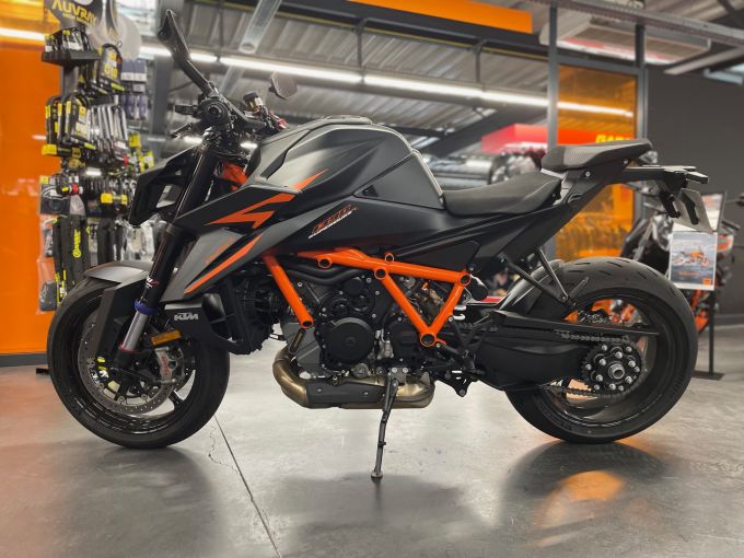 KTM 1390 SUPER DUKE R EVO 4