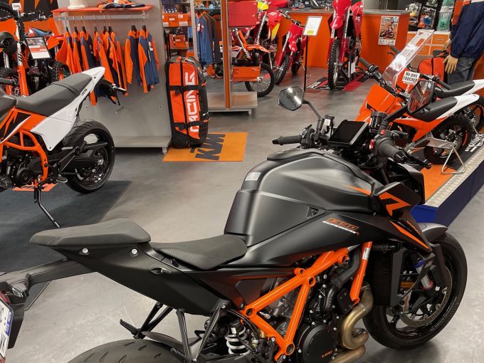 KTM 1390 SUPER DUKE R EVO 4