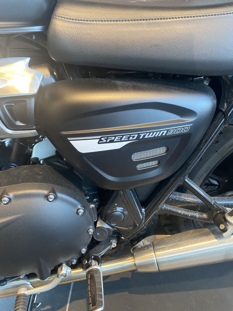 TRIUMPH SPEED TWIN 900 4