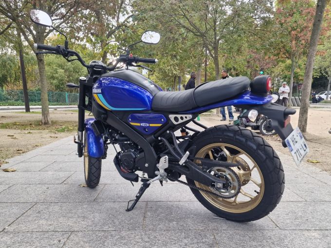 YAMAHA XSR 125 4