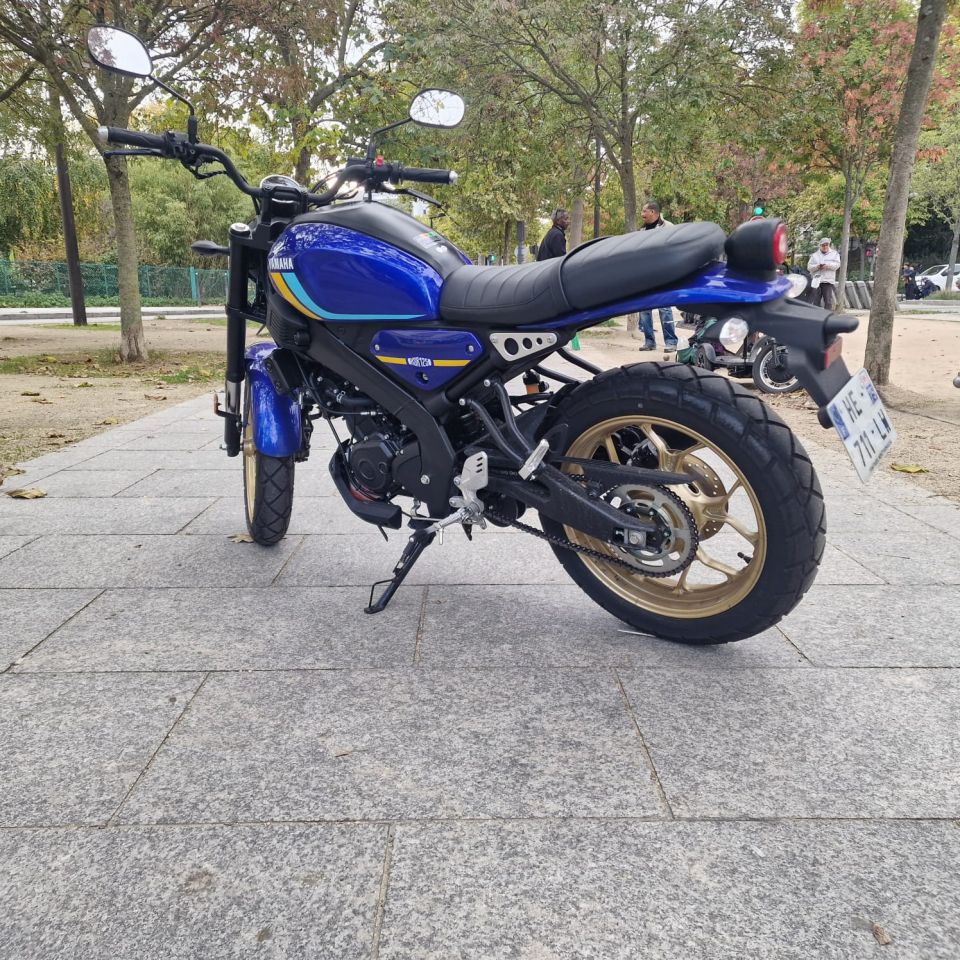 YAMAHA XSR 125 4