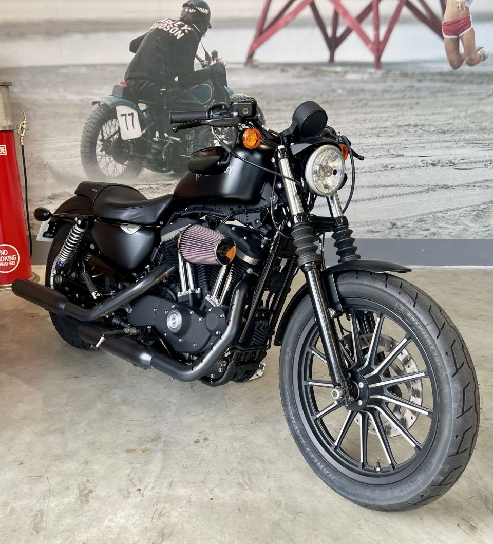 HARLEY-DAVIDSON SPORTSTER IRON 883 4