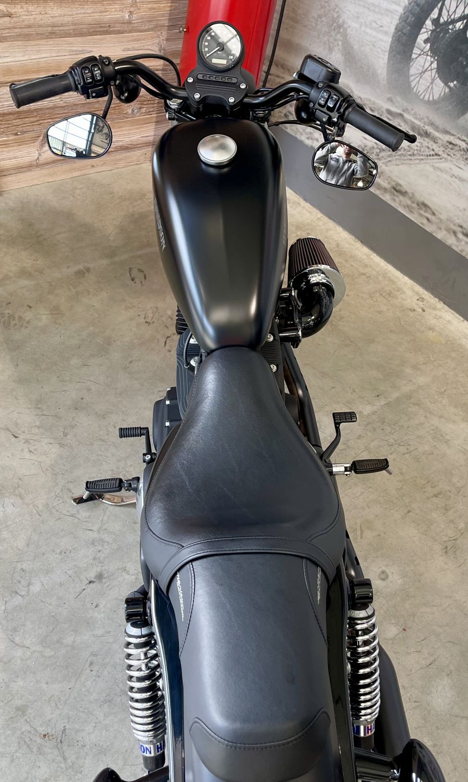 HARLEY-DAVIDSON SPORTSTER IRON 883 4