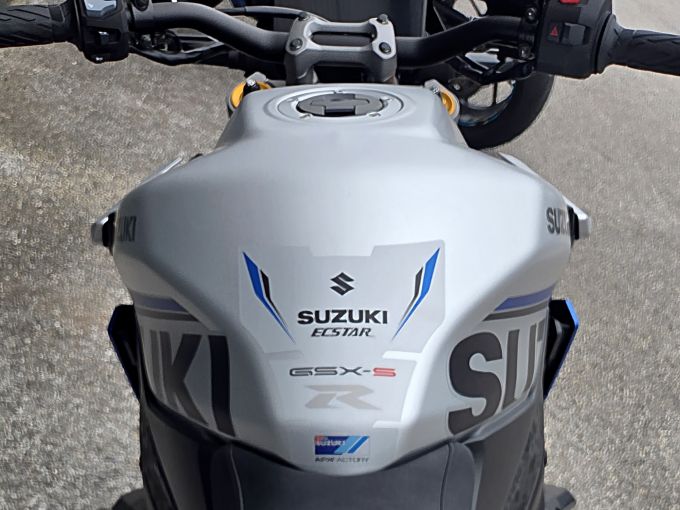 SUZUKI GSX-S 1000 ABS 4