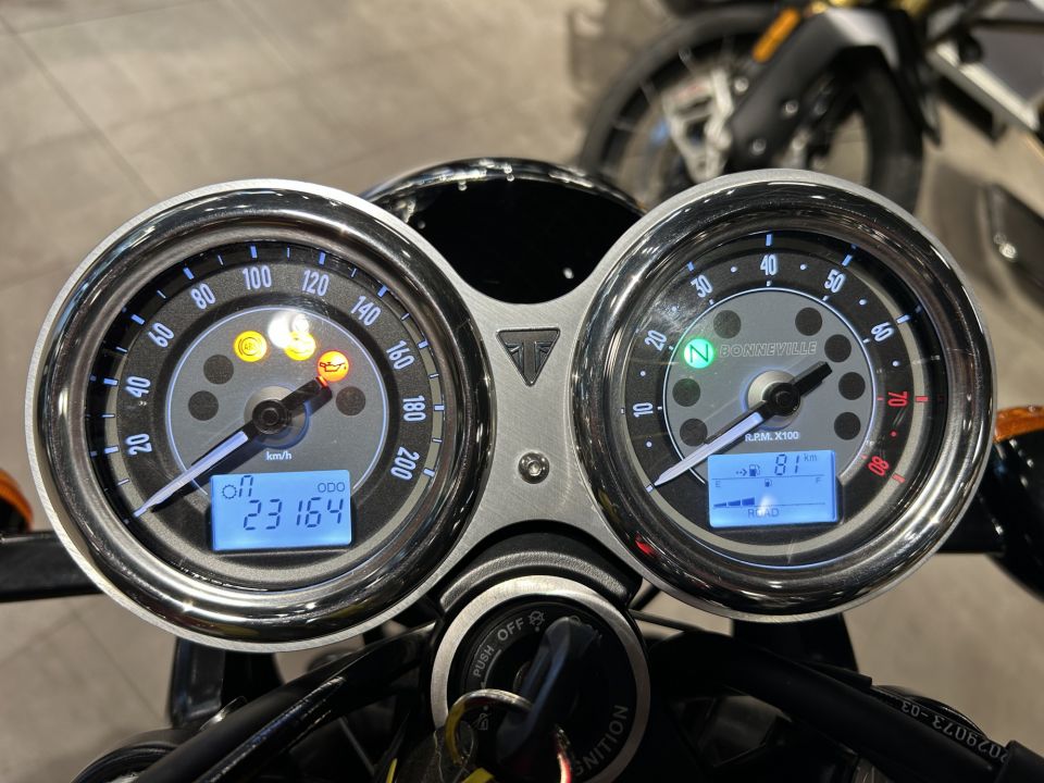 TRIUMPH Bonneville T100 4