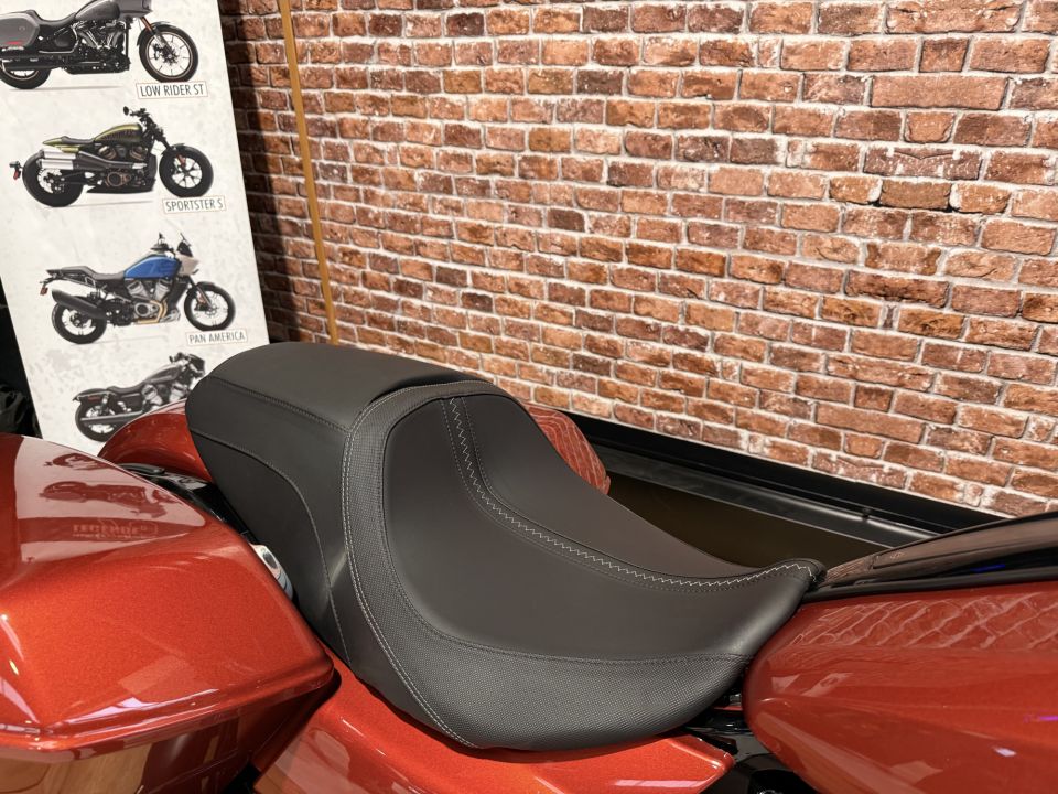 HARLEY-DAVIDSON TOURING STREET GLIDE 1923 4