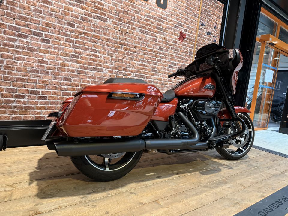 HARLEY-DAVIDSON TOURING STREET GLIDE 1923 4