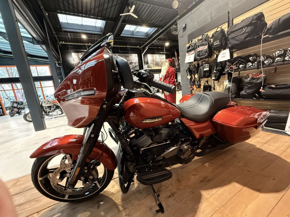 HARLEY-DAVIDSON TOURING STREET GLIDE 1923 4