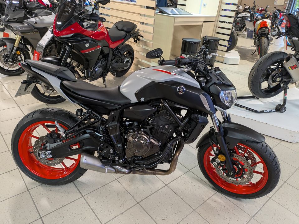 YAMAHA MT-07 (47.5CV) 4