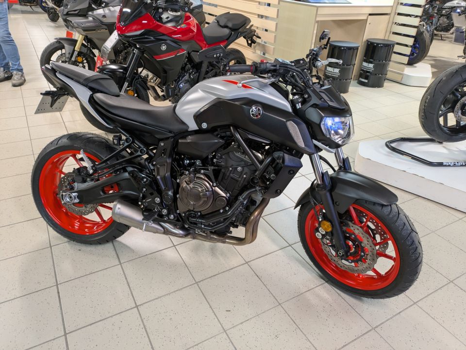 YAMAHA MT-07 (47.5CV) 4