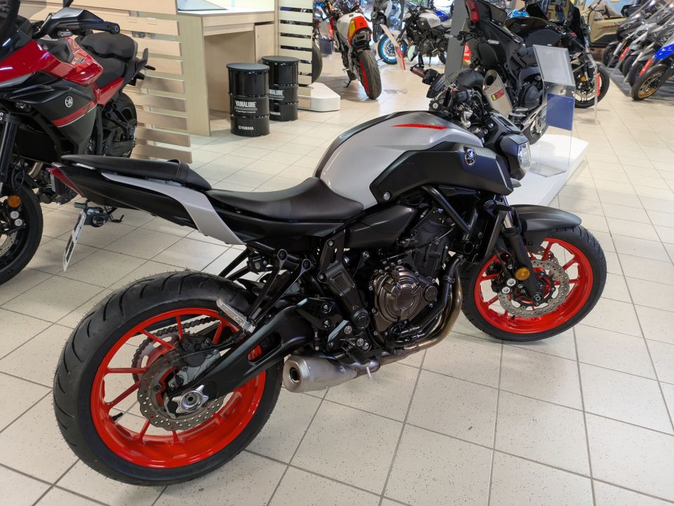 YAMAHA MT-07 (47.5CV) 4