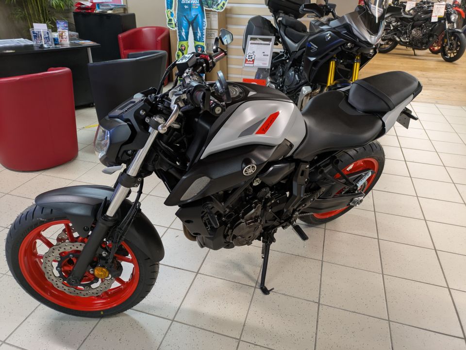 YAMAHA MT-07 (47.5CV) 4